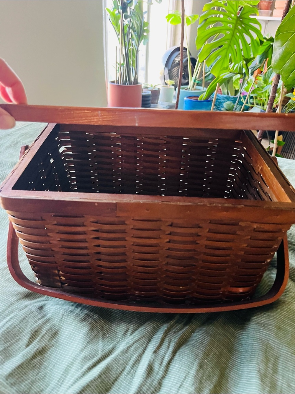 Sweet Vintage Brown Wicker Storage /Picnic Basket with Lid and Carry Handle
